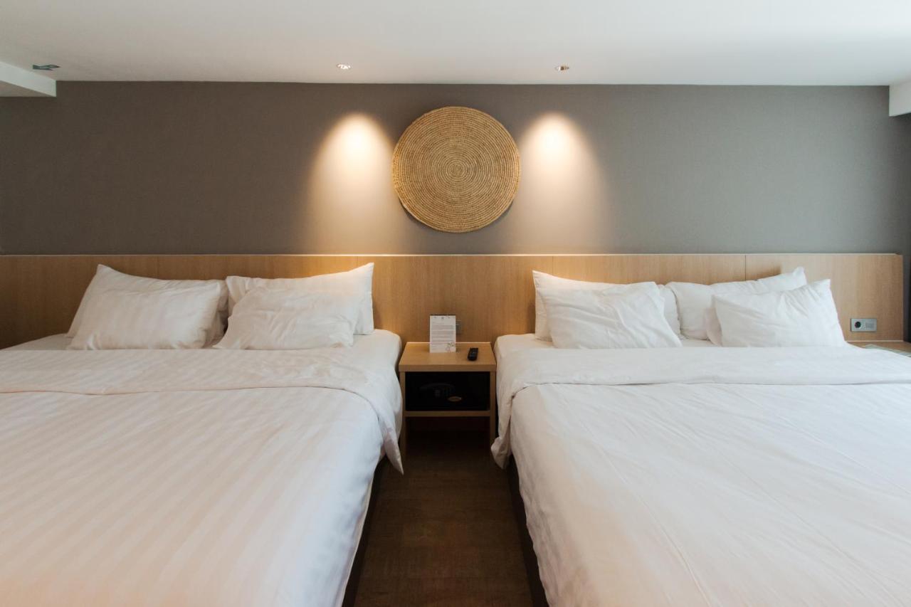 Aveta Hotel Malioboro ジョグジャカルタ エクステリア 写真