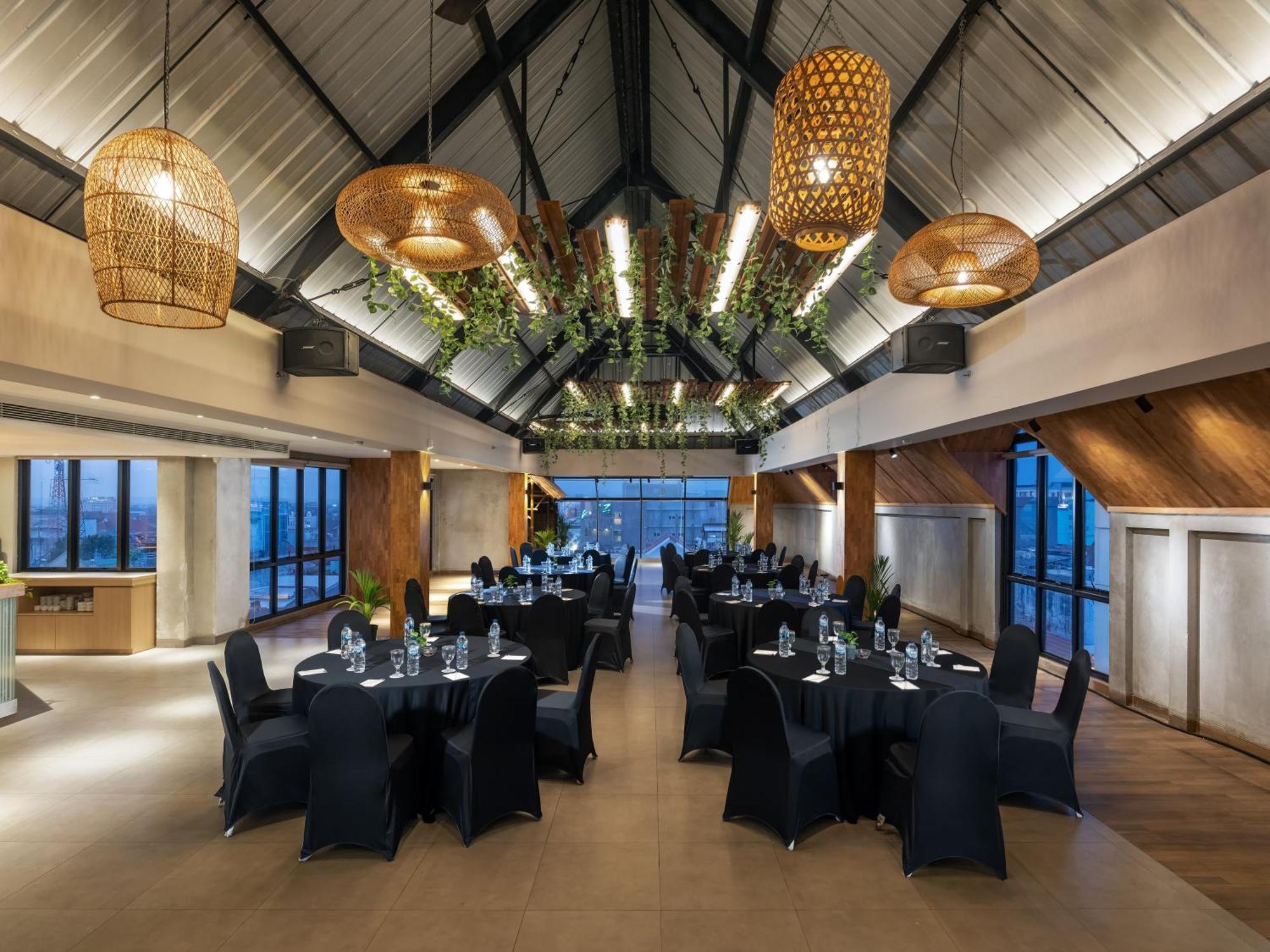 Aveta Hotel Malioboro ジョグジャカルタ エクステリア 写真