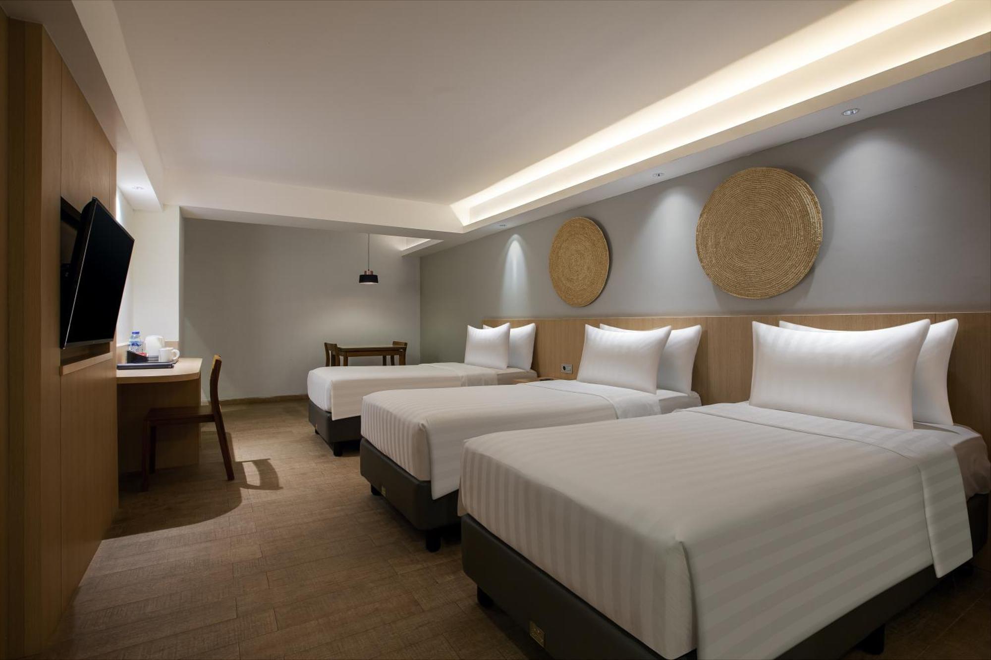 Aveta Hotel Malioboro ジョグジャカルタ エクステリア 写真
