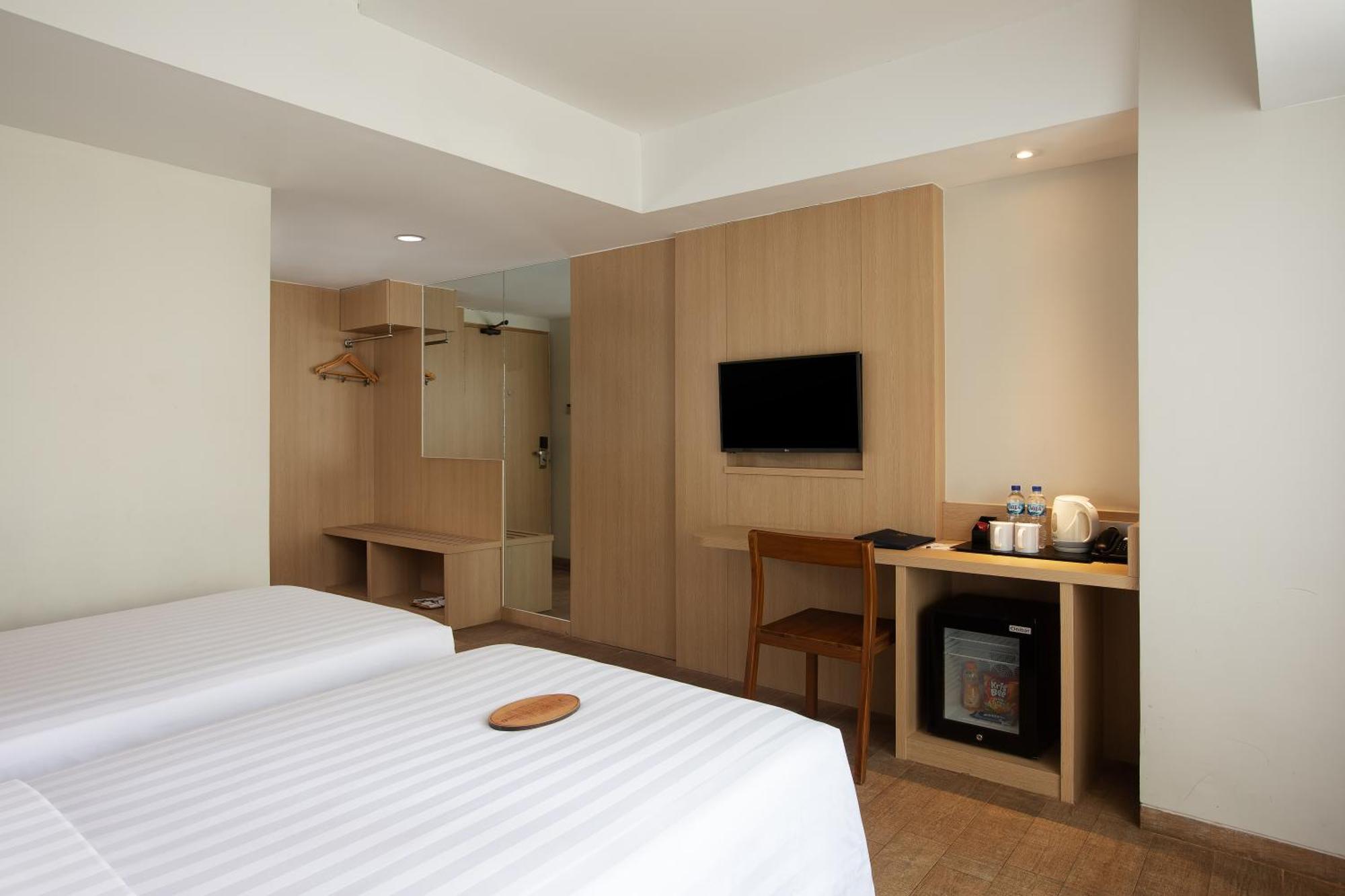 Aveta Hotel Malioboro ジョグジャカルタ エクステリア 写真