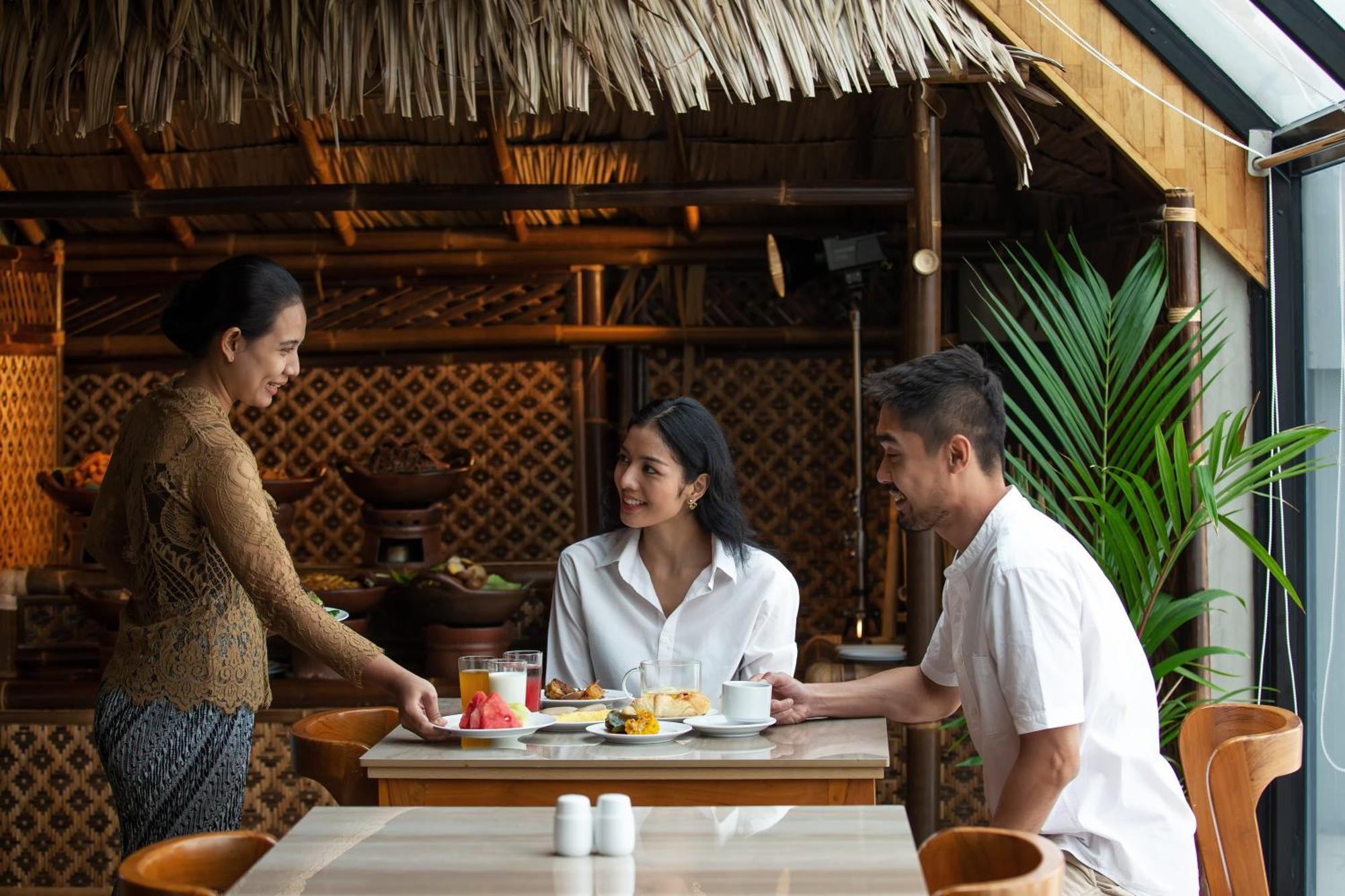 Aveta Hotel Malioboro ジョグジャカルタ エクステリア 写真