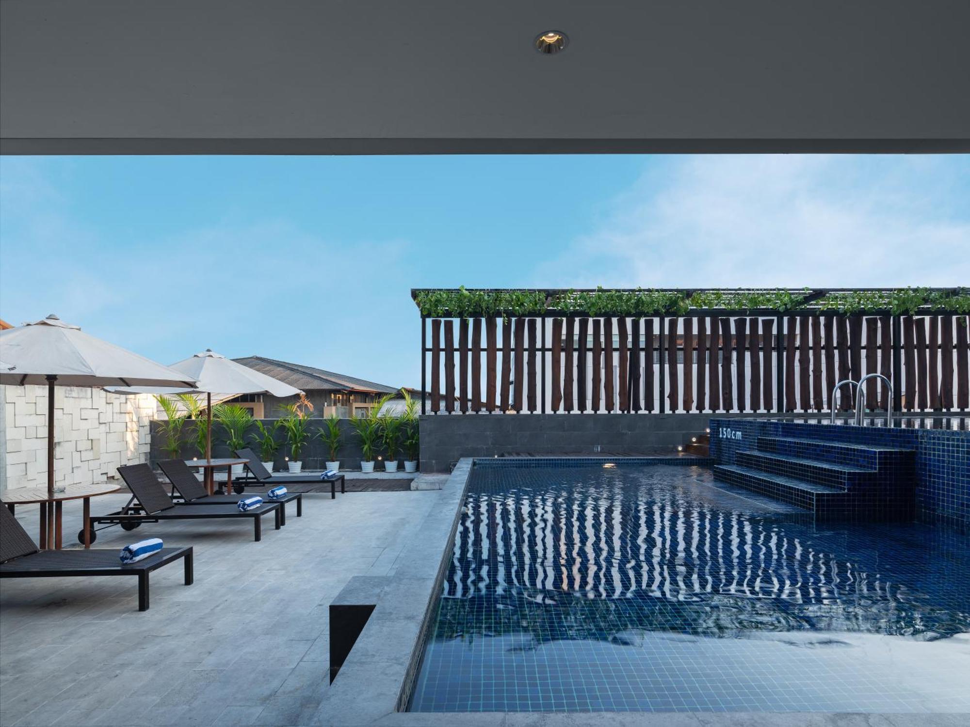 Aveta Hotel Malioboro ジョグジャカルタ エクステリア 写真
