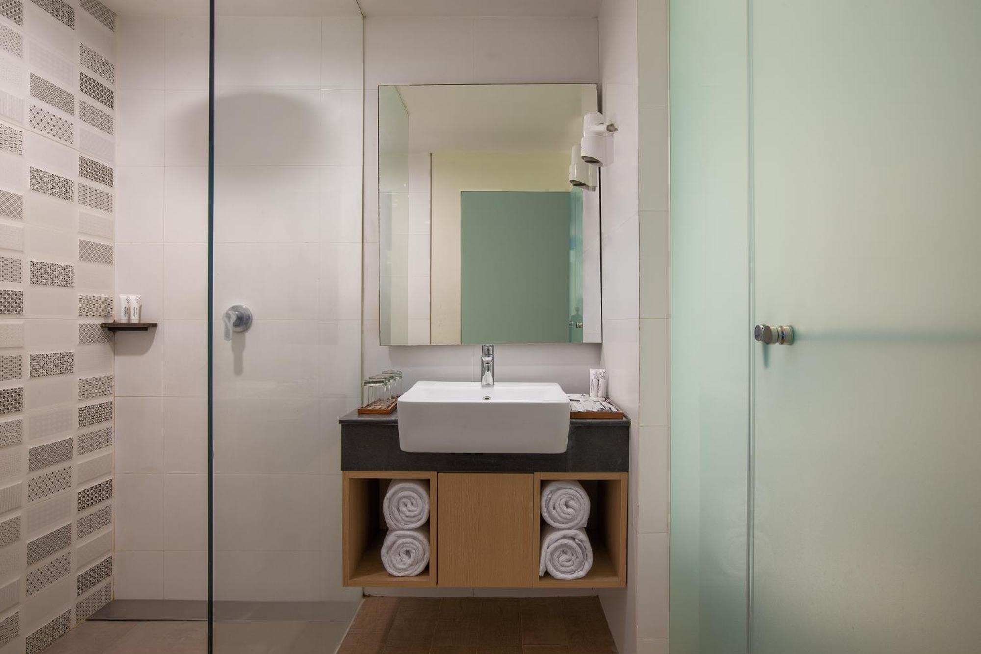 Aveta Hotel Malioboro ジョグジャカルタ エクステリア 写真
