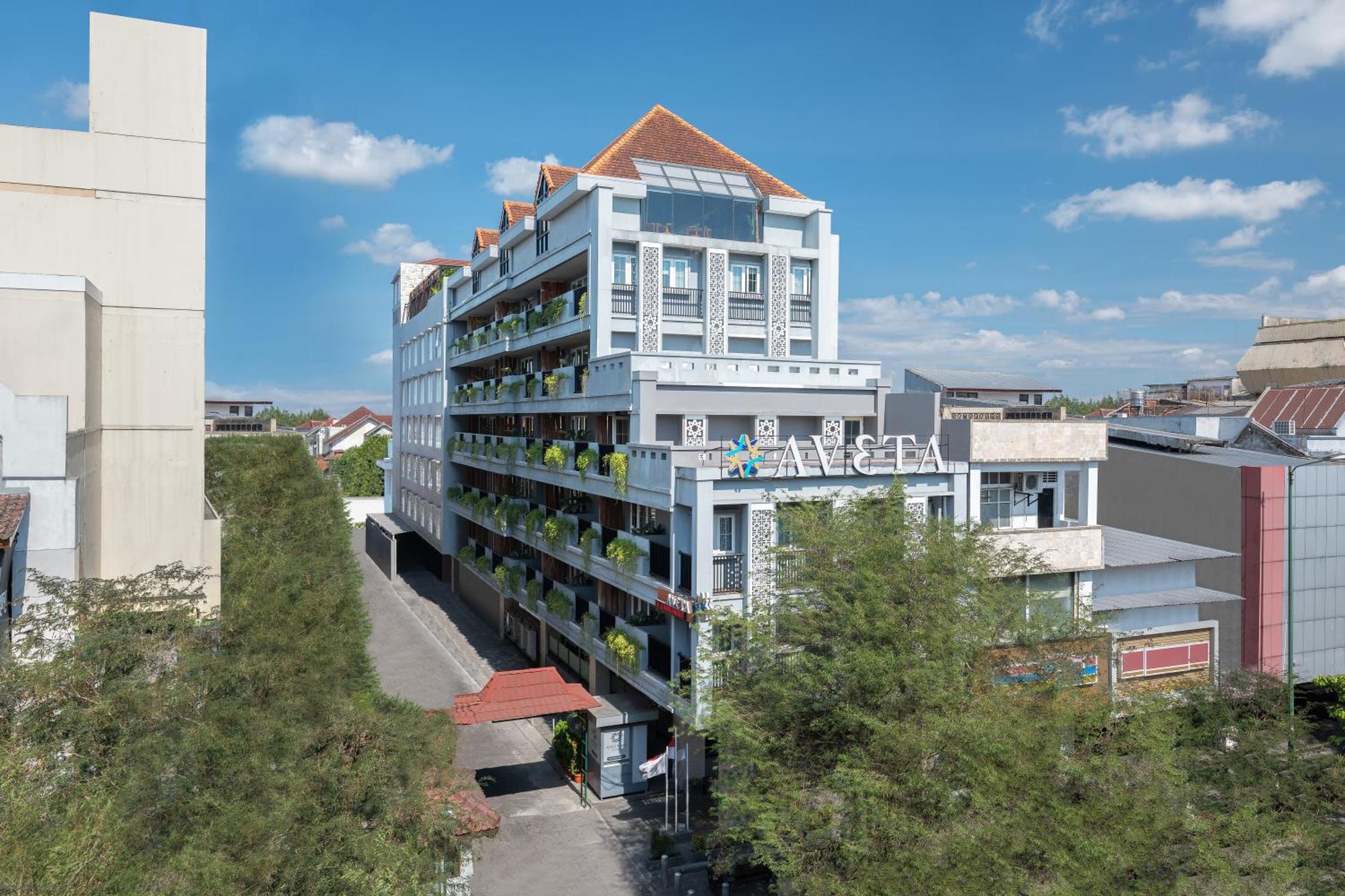 Aveta Hotel Malioboro ジョグジャカルタ エクステリア 写真