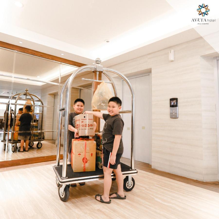 Aveta Hotel Malioboro ジョグジャカルタ エクステリア 写真
