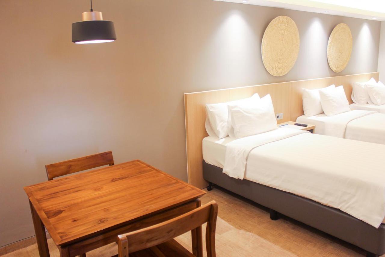 Aveta Hotel Malioboro ジョグジャカルタ エクステリア 写真